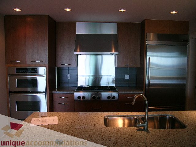 Bright kitchen with granite countertops and stainless steel appliances. - 1302 - 3355 Cypress Pl, West Vancouver