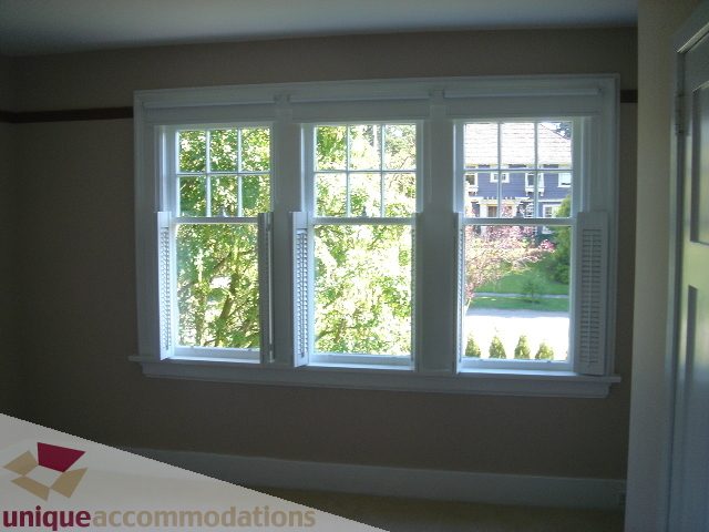 Bright living room with large windows and city view. - 1475 W 33rd Ave, Vancouver West Side