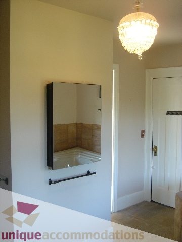 Bright entryway with a chandelier and a modern mirror. - 1475 W 33rd Ave, Vancouver West Side