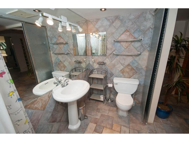 PHE - 789 Helmcken Street - Penthouse - Downtown - Photo 22 of 34