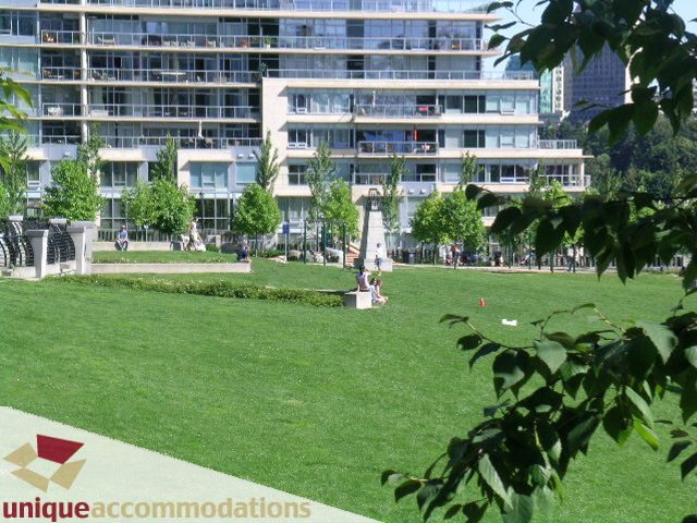 Spacious 2-bedroom + den townhouse with stunning city views and modern furnishings. - 103-638 Beach Cres., Vancouver Downtown