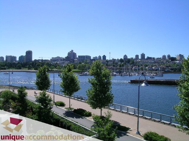 Bright living room with city view and waterfront access. - 103 - 1515 Homer Mews, Vancouver Downtown