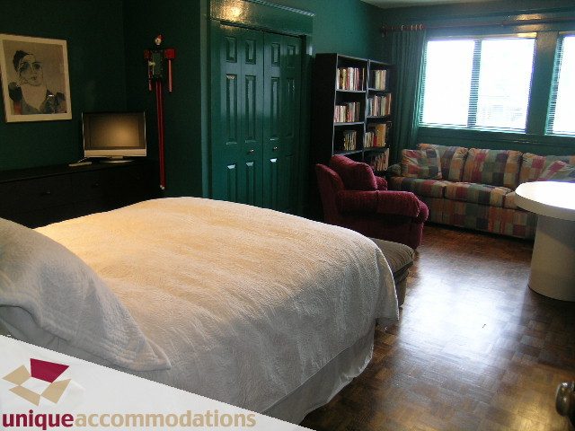 Spacious bedroom with hardwood floors and a cozy reading nook. - 3447 West 1st Avenue, Vancouver West Side