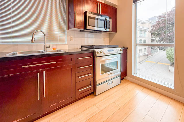 402 122 east 3rd street north vancouver lower lonsdale