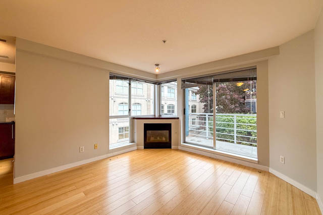 402 122 east 3rd street north vancouver lower lonsdale