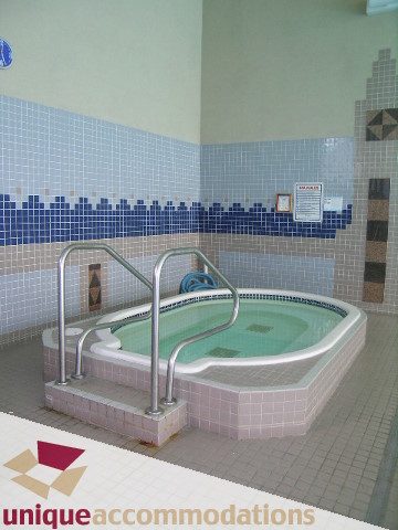 Furnished bathroom with tiled walls and steps leading to a bathtub. - 2606-1189 Howe Street, Vancouver Downtown