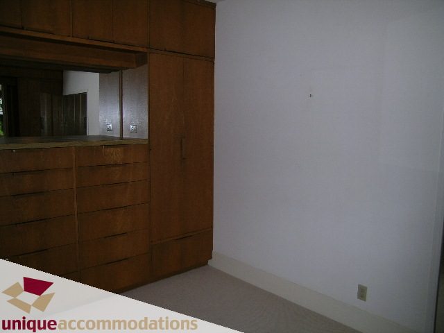 Bright kitchen with wooden cabinets and granite countertops. - 782 W 22nd Ave, Vancouver West Side