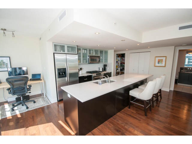 rental apartment coal harbour downtown vancouver cielo pets upon approval