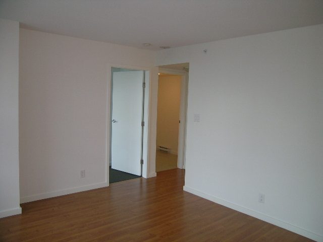3309-111 W Georgia - Condo - Crosstown - Photo 6 of 20