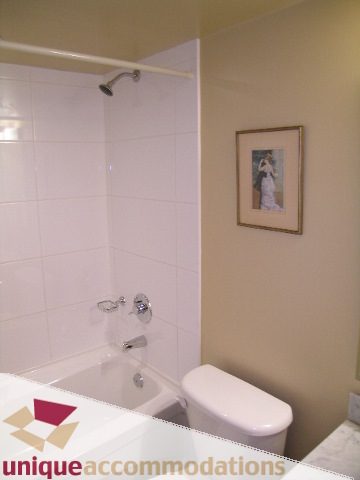 Bathroom with shower, toilet, and framed artwork. - 2314 - 938 Smithe Street, Vancouver Downtown