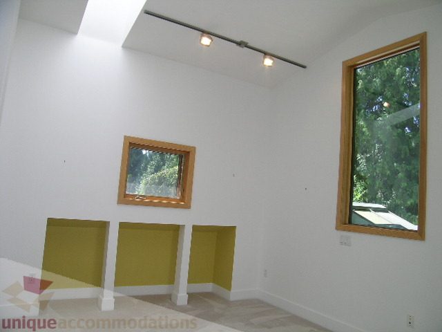 Bright living room with large windows and hardwood floors. - 4215 Evergreen Ave, West Vancouver