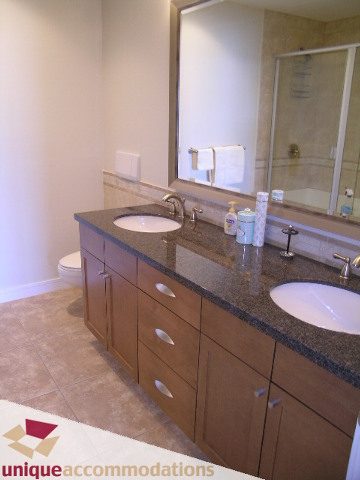 Spacious bathroom with granite countertops and wooden cabinets, perfect for a cozy retreat. - 8583 Seascape Lane, West Vancouver
