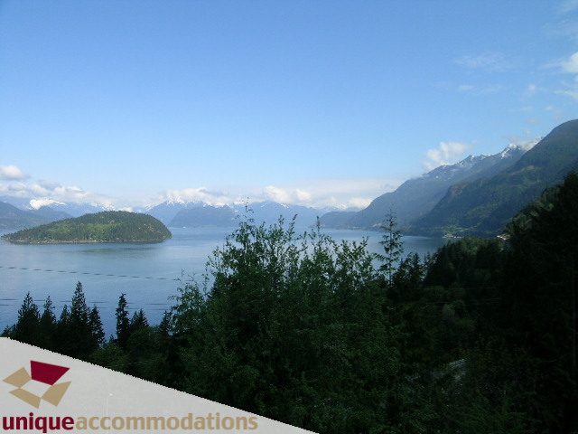 Spacious 3-bedroom townhouse with stunning views of the sea and mountains. - 8583 Seascape Lane, West Vancouver