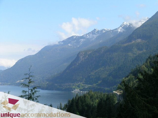 Spacious 3-bedroom townhouse with stunning mountain and lake views, perfect for nature lovers. - 8583 Seascape Lane, West Vancouver