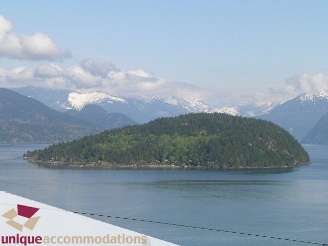 Spacious 3-bedroom townhouse with stunning mountain and water views. - 8583 Seascape Lane, West Vancouver