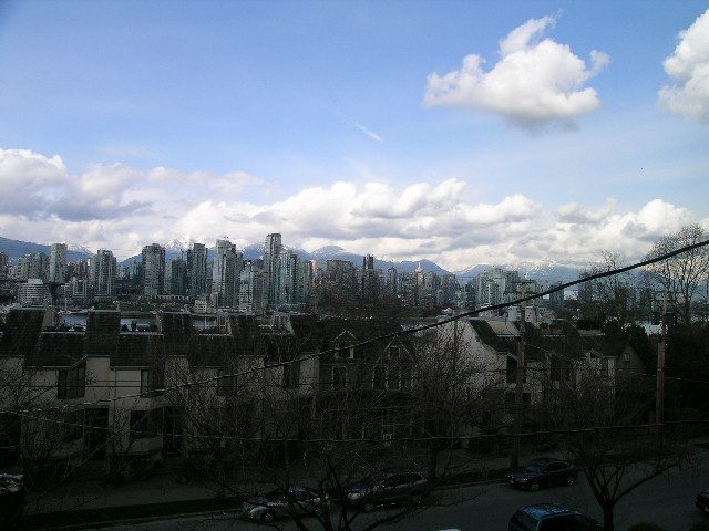 Bright living room with stunning city view and modern furnishings. - 1152 West 7th Ave, Vancouver West Side