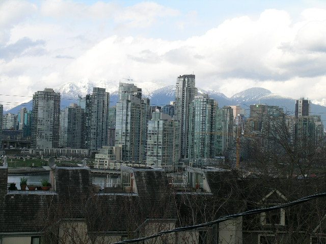 Furnished 3-bedroom house with city view and modern architecture. - 1152 West 7th Ave, Vancouver West Side