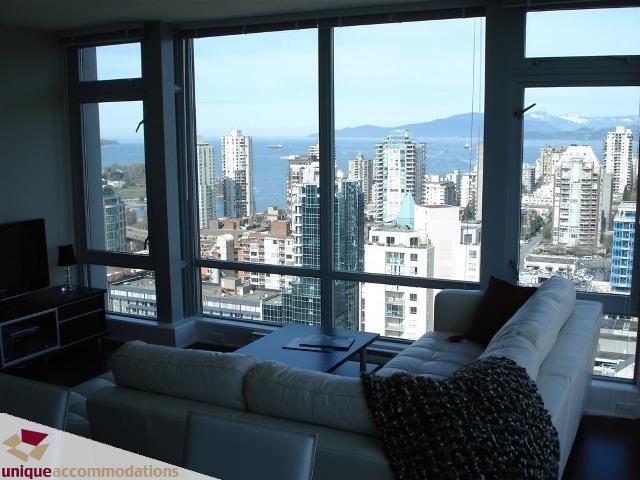 Living room with a stunning city view and large windows. - 3104 - 1255 Seymour Street, Vancouver Downtown