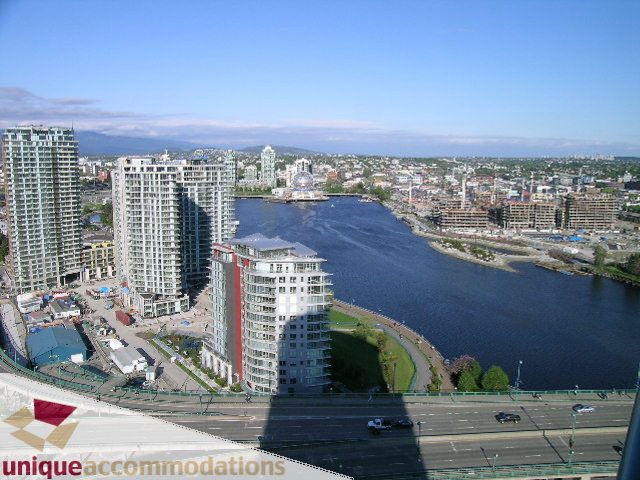 Bright penthouse with stunning city view, overlooking the water and downtown skyline. - PH2 - 869 Beatty Street, Vancouver Downtown