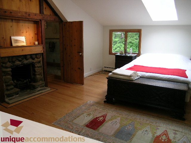 Bright bedroom with hardwood floors, skylight, and cozy fireplace. - 419 Inglewood ave, West Vancouver