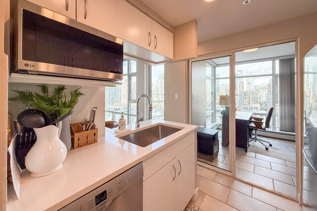 2501 198 aquarius mews vancouver downtown yaletown