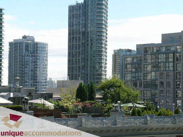 Furnished loft with city view and rooftop garden. - 512-1216 Homer Street, Vancouver Downtown