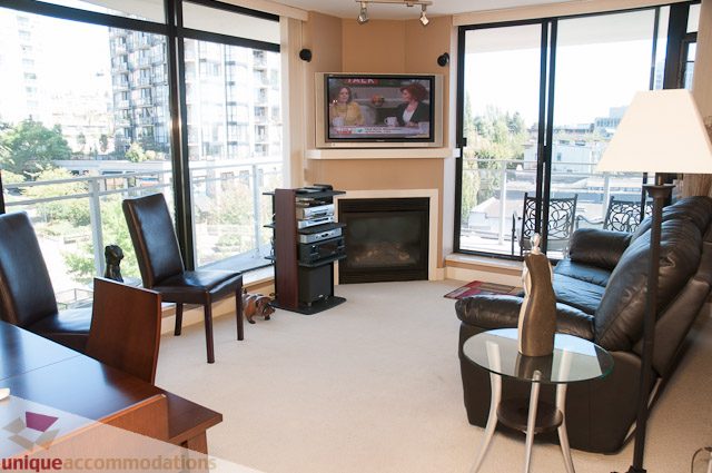 Bright living room with city view and modern furnishings. - 508-155 West 1st Street, North Vancouver