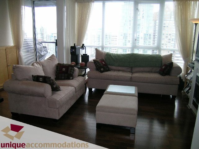 Furnished living room with hardwood floors, city view, and modern furniture. - 2001-1199 Seymour Street, Vancouver Downtown
