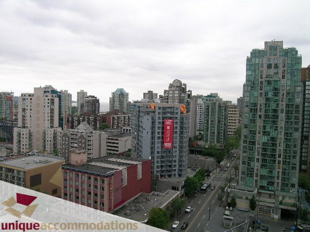 Furnished 1-bedroom + den with city view. - 2001-1199 Seymour Street, Vancouver Downtown