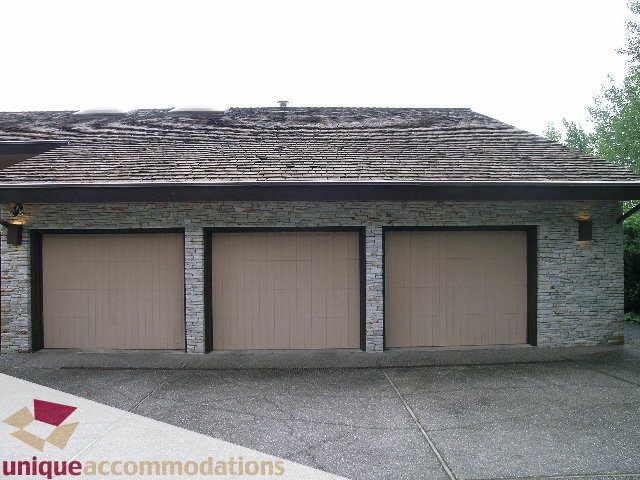 Furnished 6-bedroom + den suite with stone facade and large garage. - 1472 Camridge Road, West Vancouver