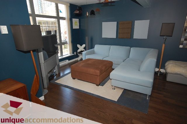 Furnished living room with hardwood floors, city view, and modern decor. - 1229 Richards Street, Vancouver Downtown
