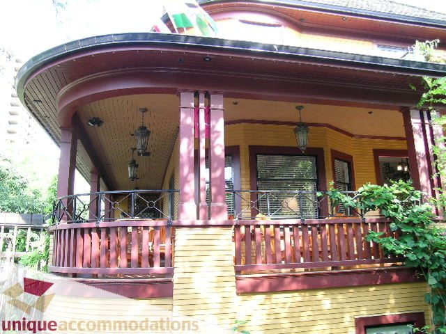 Furnished 2-bedroom + den suite with wraparound porch and ivy-covered walls. - 995 Bute Street "Rand House", Vancouver Downtown