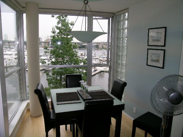318 - 1228 Marinaside Crescent - Townhouse - Yaletown - Photo 12 of 40