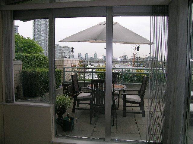 318 - 1228 Marinaside Crescent - Townhouse - Yaletown - Photo 33 of 40