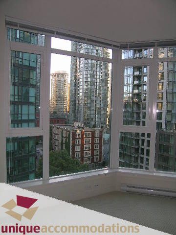 Bright living room with city view and large windows. - 1101 - 1188 West Pender, Vancouver Downtown