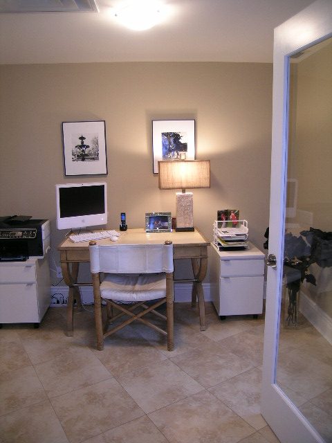 Bright living room with tiled floor, desk, and framed artwork on wall. - 202 -1280 Richards Street, Vancouver Downtown