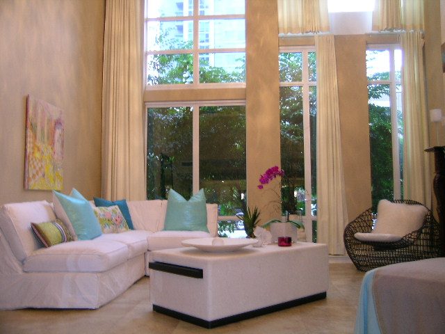 Bright living room with large windows, city view, and modern furniture. - 202 -1280 Richards Street, Vancouver Downtown