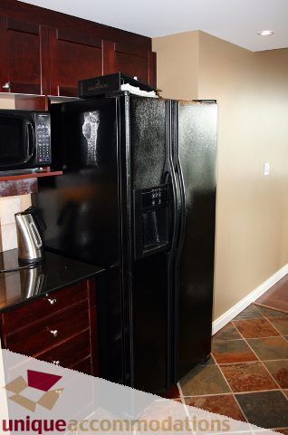 Bright kitchen with black appliances and granite countertops. - 2105-1383 Marinaside Crescent, Vancouver Downtown