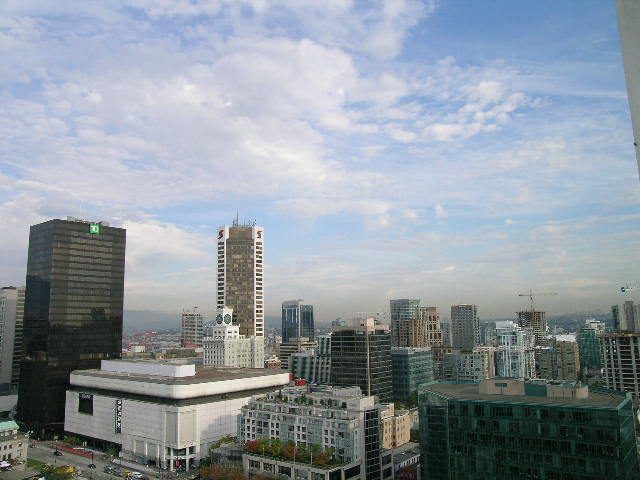 Spacious 1-bedroom + den condo with stunning city view and modern furnishings. - 2217 - 938 Smithe Street, Vancouver Downtown