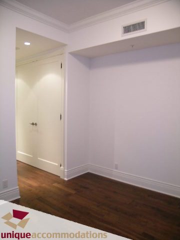 Bright den with hardwood floors and white walls, clean and ready for move-in. - 1501 - 1280 Richards Street, Vancouver Downtown