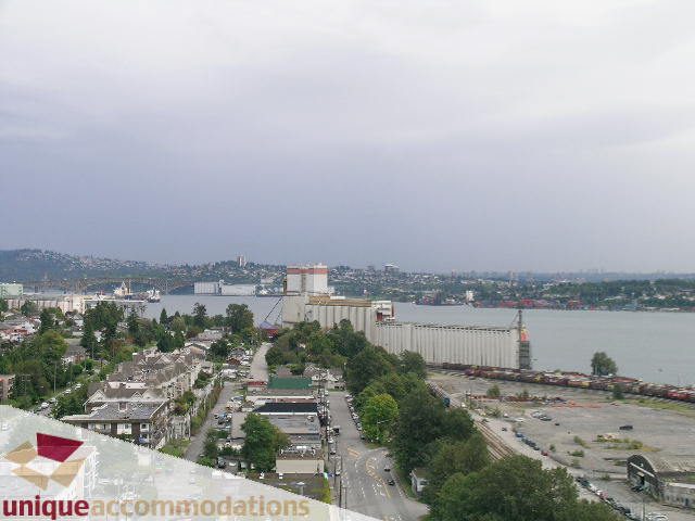Furnished penthouse with stunning city view and waterfront access. - 2301 - 188 E Esplanade, North Vancouver