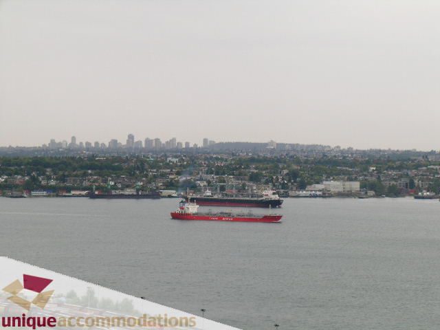 Furnished penthouse with stunning city view and waterfront access. - 2301 - 188 E Esplanade, North Vancouver
