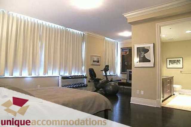 Bright living room with large windows, hardwood floors, and modern decor. - 403 - 499 Drake Street, Vancouver Downtown