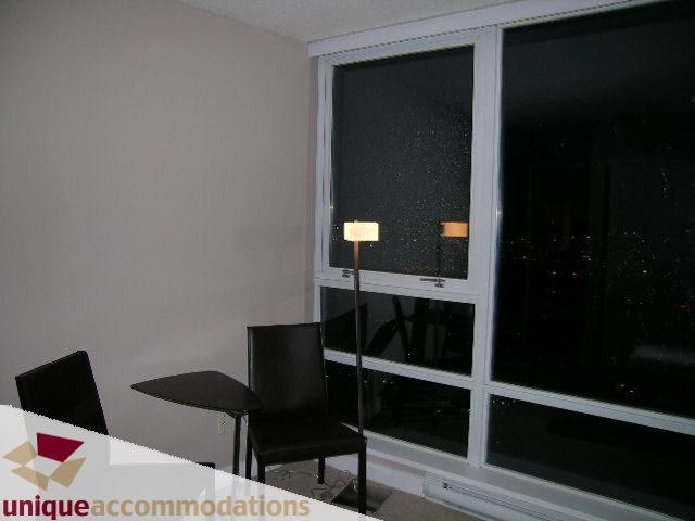 Furnished living room with city view and modern furniture. - 4008 - 1408 Strathmore Mews, Vancouver Downtown