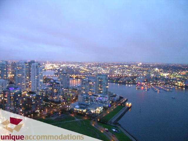 Furnished 2-bedroom condo with stunning city view at dusk. - 4008 - 1408 Strathmore Mews, Vancouver Downtown
