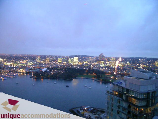 Furnished 2-bedroom condo with stunning city view and waterfront access. - 4008 - 1408 Strathmore Mews, Vancouver Downtown