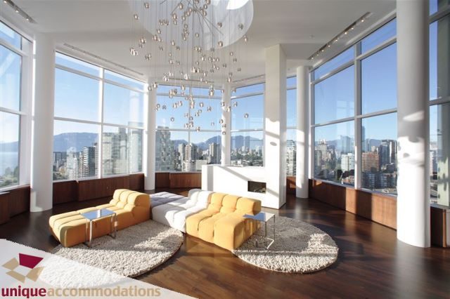 Bright living room with hardwood floors and a stunning city view. - 2601 - 1000 Beach Avenue, Vancouver Downtown