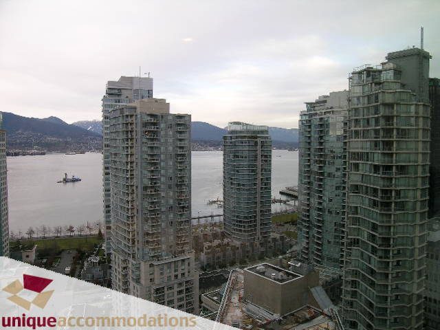 Spacious 2-bedroom + den condo with stunning city views and modern furnishings. - 2401-1277 Melville, Vancouver Downtown