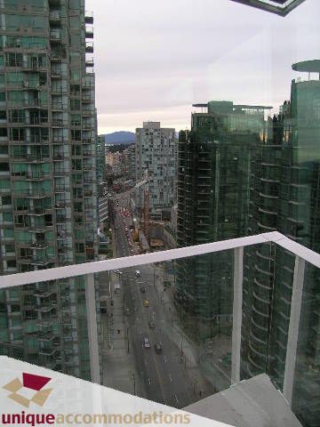 Spacious 2-bedroom + den condo with stunning city views and modern furnishings. - 2401-1277 Melville, Vancouver Downtown