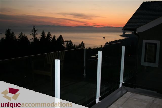 Furnished 3-bedroom + den house with a stunning sunset view over the mountains. - 2550 Marr Creek Ct, West Vancouver